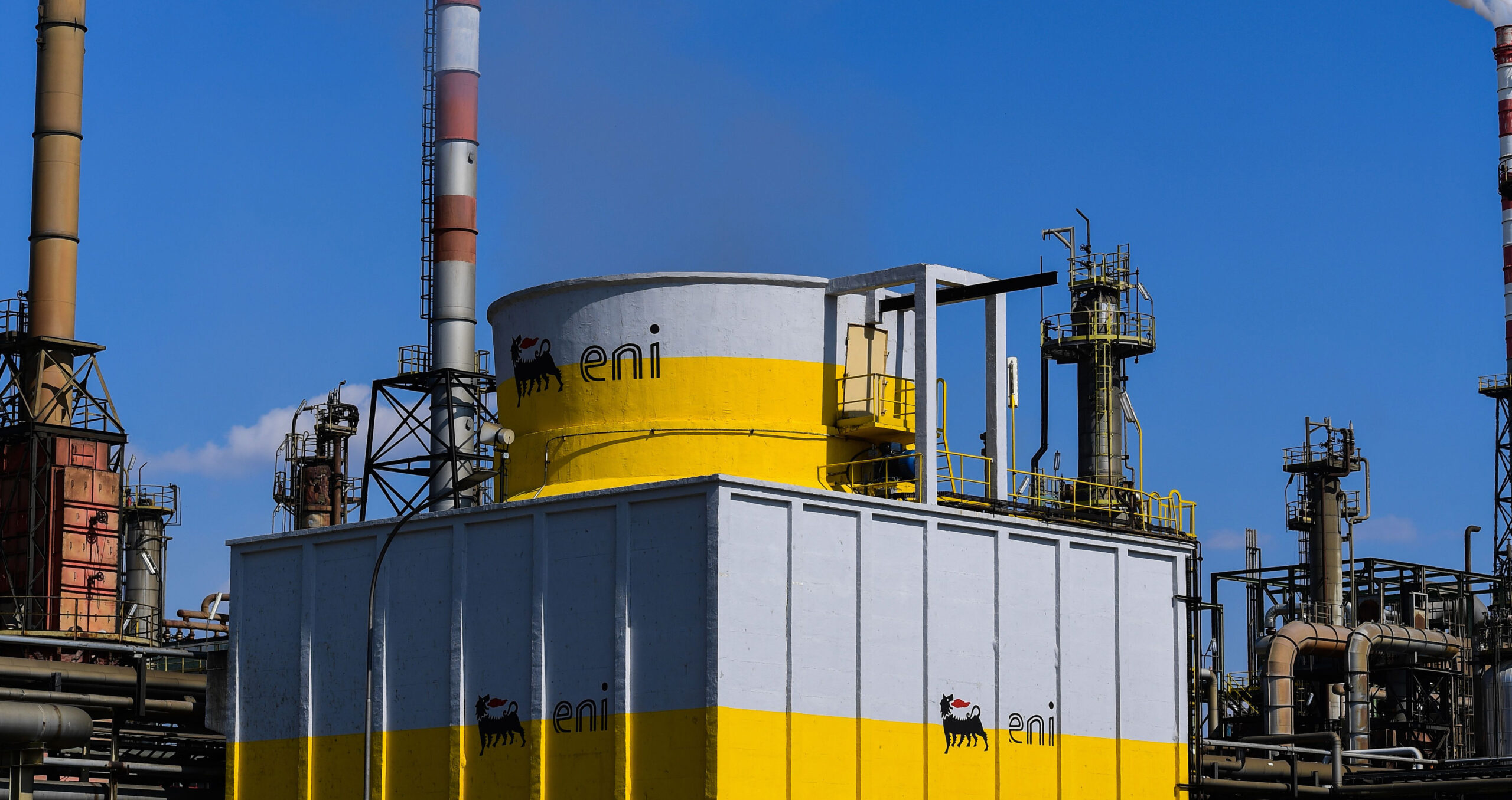 An Eni refinery in Italy. The oil and gas company denies its sustainability-linked retail bond ‘is linked to financing specific gas projects, [including] Verus’.  (Photo: Miguel Medina/AFP via Getty Images) 