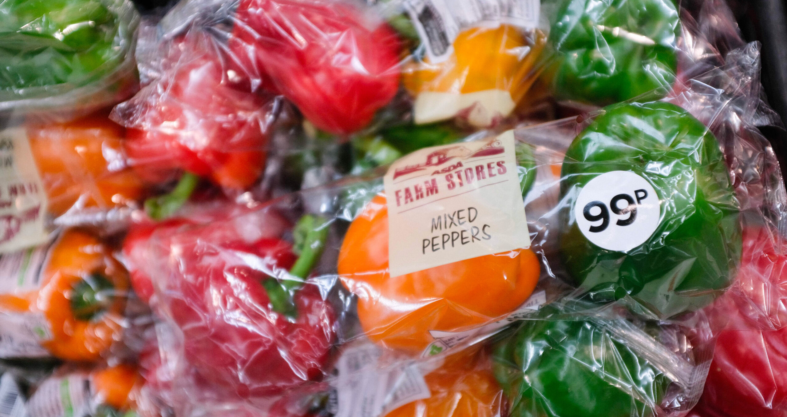 The EU vote ‘undermines the objectives of the regulation without offering any credible solutions to reduce packaging waste’, according to the European Environmental Bureau (Photo: Daniel Leal/AFP via Getty Images) 