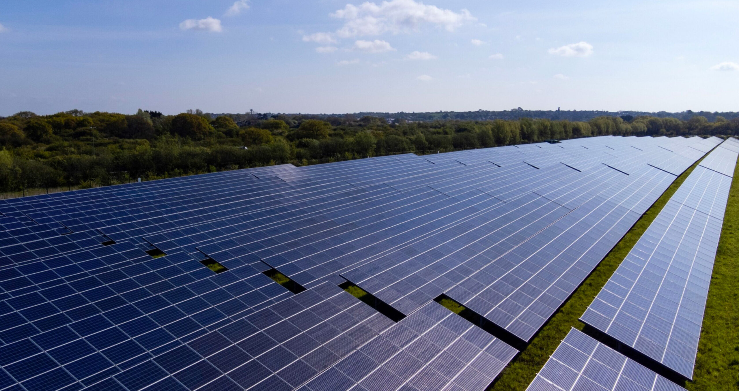 Photovoltaic panels at a solar farm in Kent, England produce green energy. The UK’s ESG funds are suffering outflows, however, as the label apparently loses favour with investors. (Photo: Chris Ratcliffe/Bloomberg) 