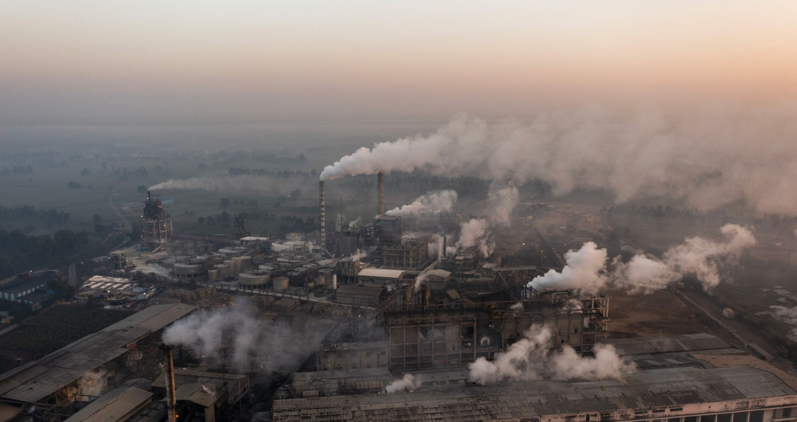 Industrial furnaces in Uttar Pradesh, India. The country, which is the world’s third-largest polluter after China and the US, aims to reach net zero by 2070 (Photo: Prashanth Vishwanathan/Bloomberg) 