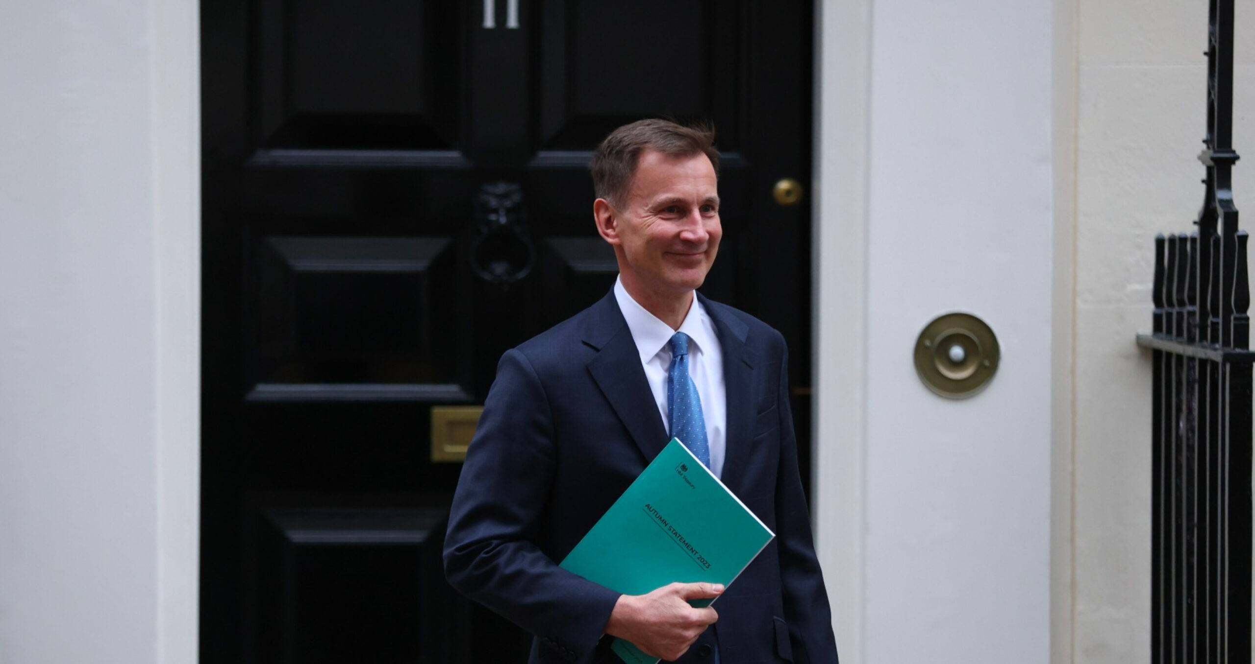 UK chancellor Jeremy Hunt departs 11 Downing Street, ahead of presenting the Autumn Statement. The government has pledged £960mn to support investment in carbon capture utilisation and storage, offshore wind, hydrogen, electricity networks, and nuclear energy. (Photo: Hollie Adams/Bloomberg) 