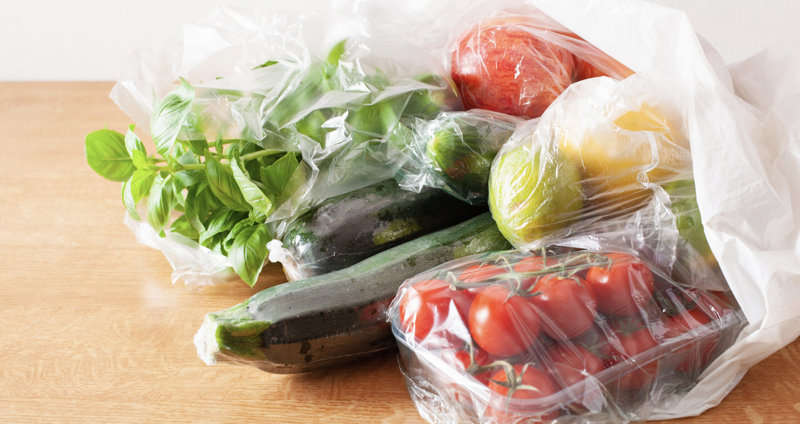 MEPs have voted to keep targets for EU member countries to reduce packaging waste by 5% by 2030 and 15% by 2040 (Photo: Duskbabe/Envato) 