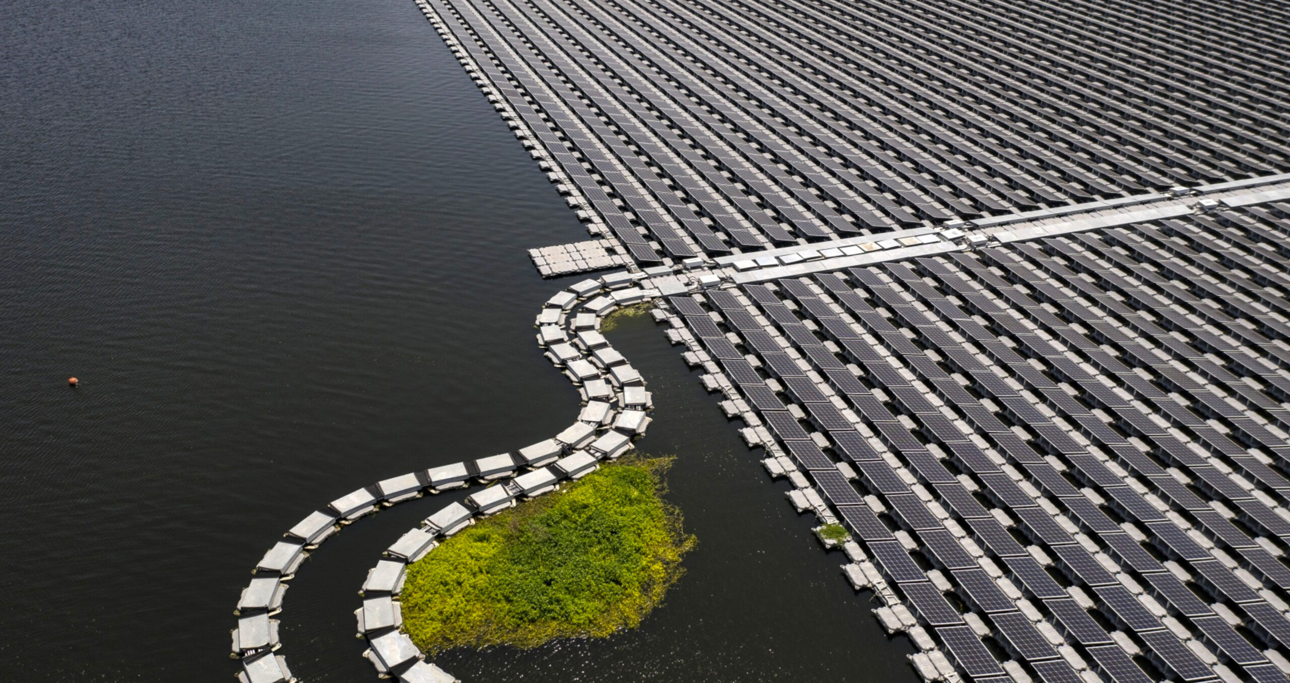 A floating solar farm in Huainan, China. In 2023, the country commissioned as much solar PV as the whole world did in 2022, but it is also continuing its coal expansion. (Photo: Qilai Shen/Bloomberg) 