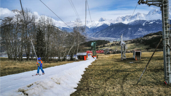 Absence of snow in an Alps ski resort