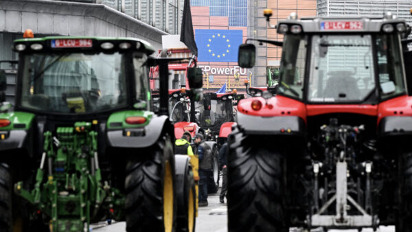 Farmer protest outside European Commission building