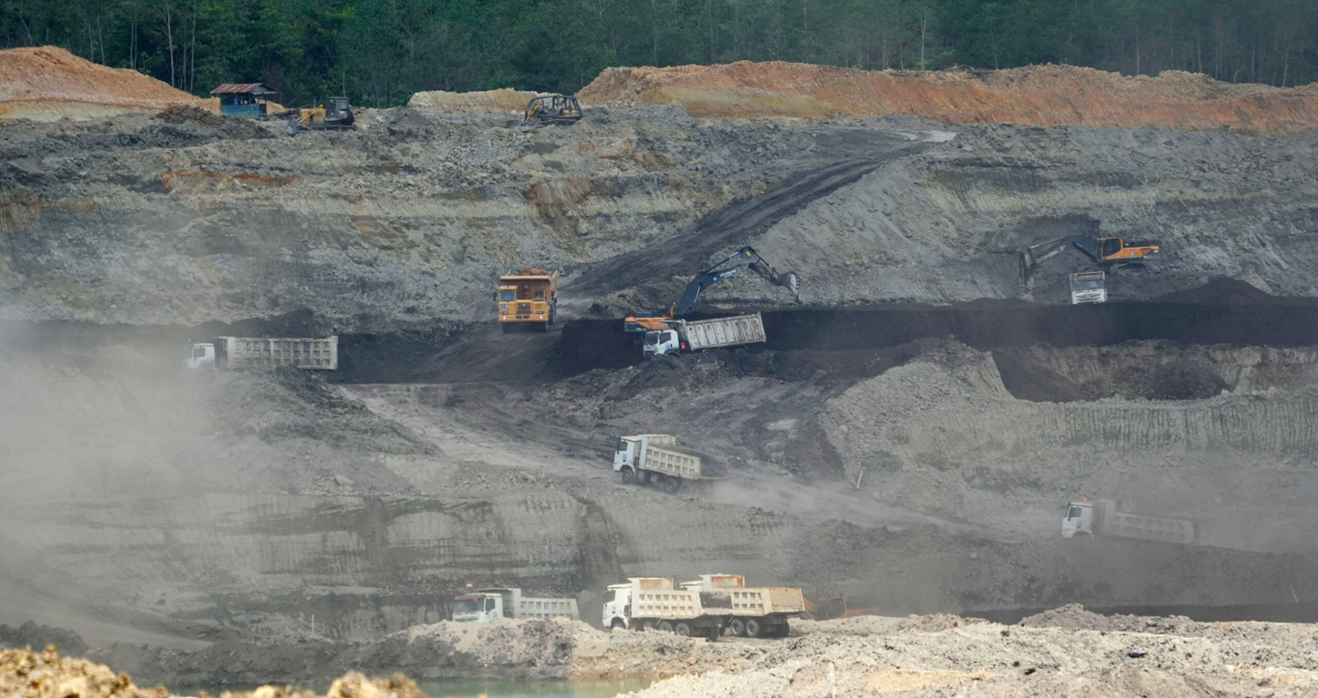 A coal mine in North Kalimantan. Unlike its peers, Indonesia’s taxonomy has classified financing for coal-fired power plants as ‘green’ under certain circumstances (Photo: Dimas Ardian/Bloomberg) 