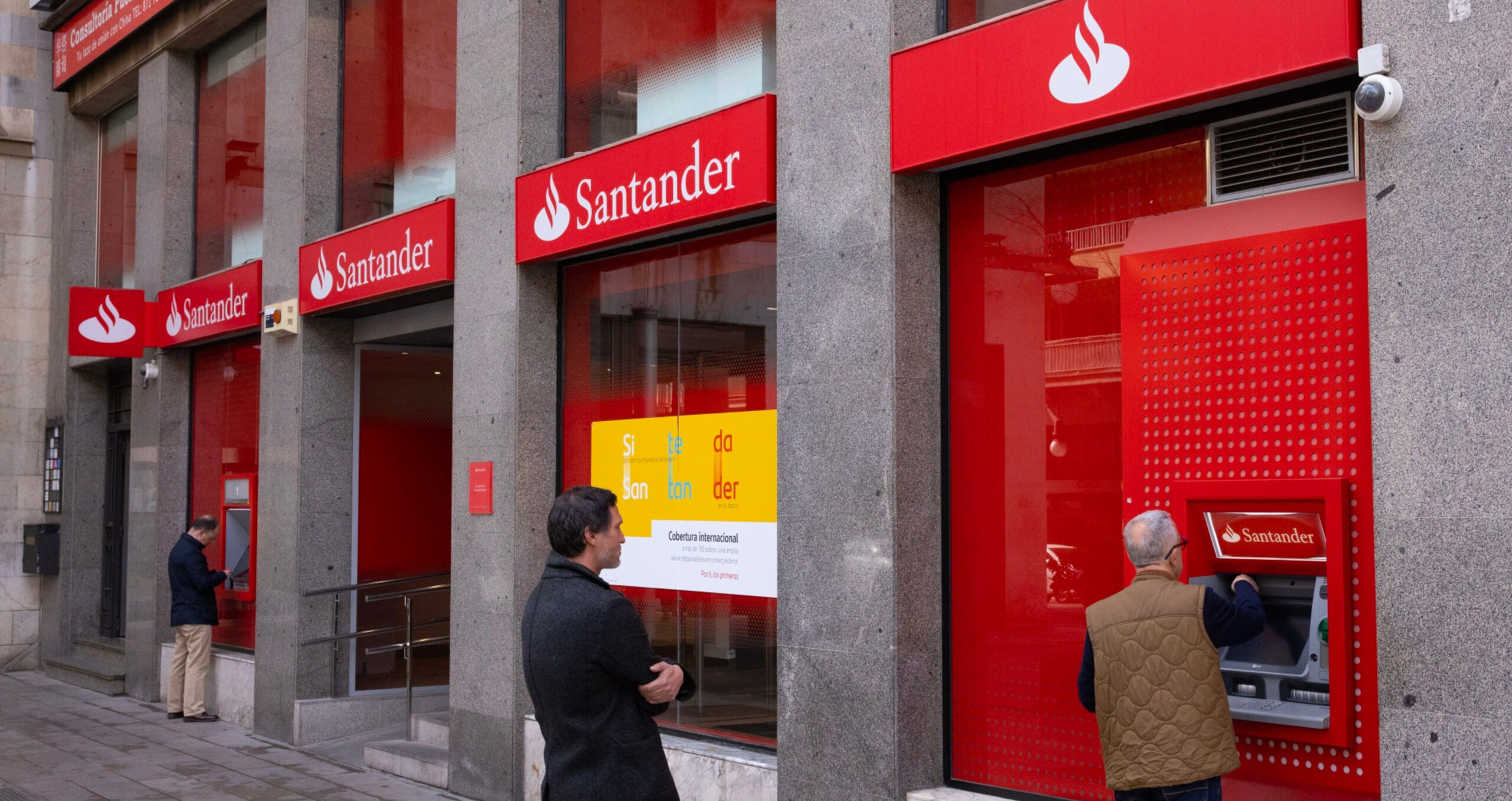 Banco Santander ranked first in BNEF’s assessment of 10 large banks, with its financing of low-carbon energy supply almost double its financing of fossil fuels. (Photo: Andrey Rudakov/Bloomberg) 